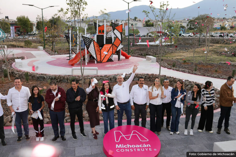 Autoridades del gobierno de Michoacán acudieron a la ceremonia inaugural.